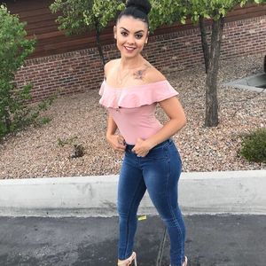 Meet your Posher, Elisa